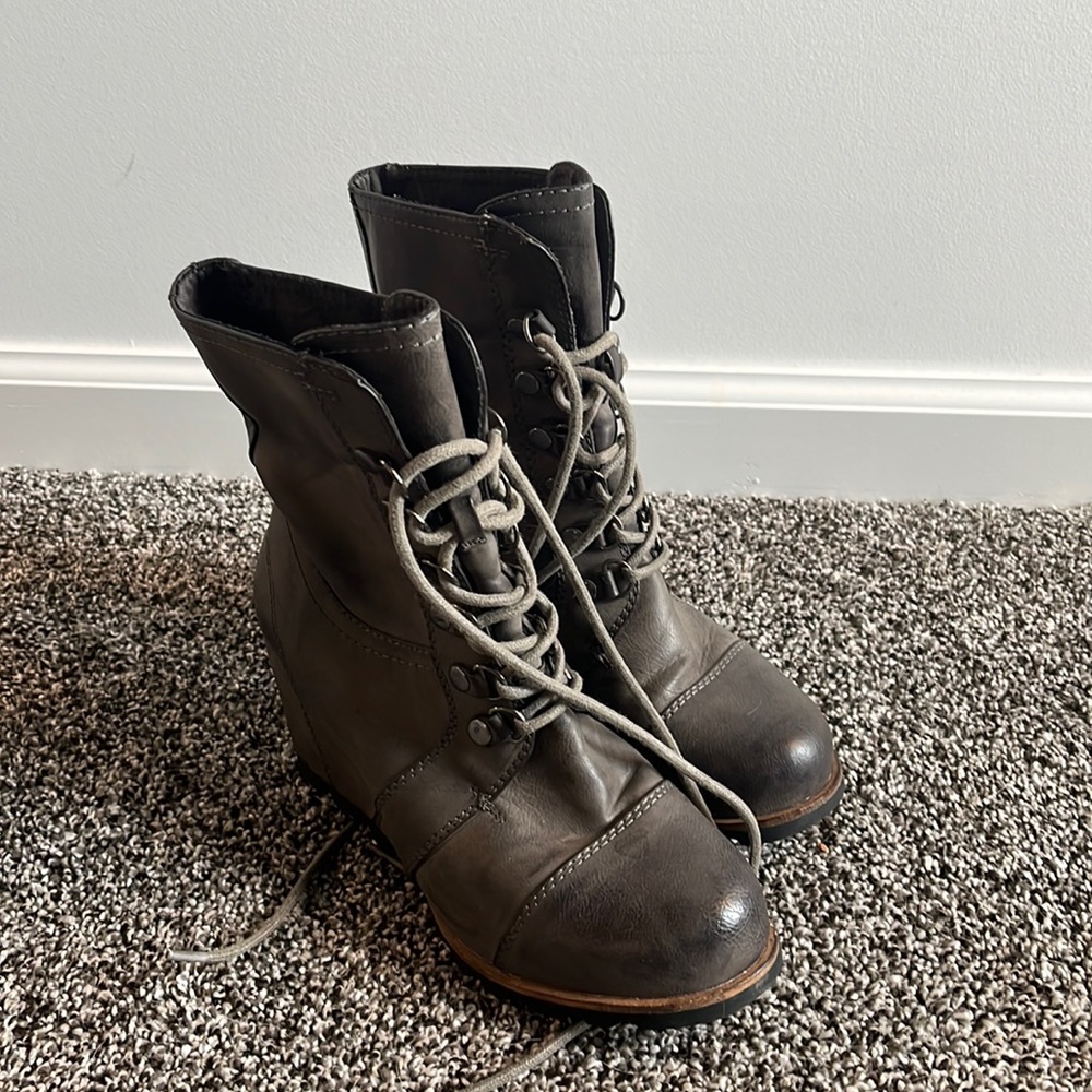 Women’s Boots size 8